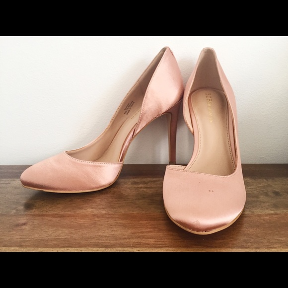 BCBG BLUSH PINK SATIN PUMPS, sz 7 - Picture 2 of 2